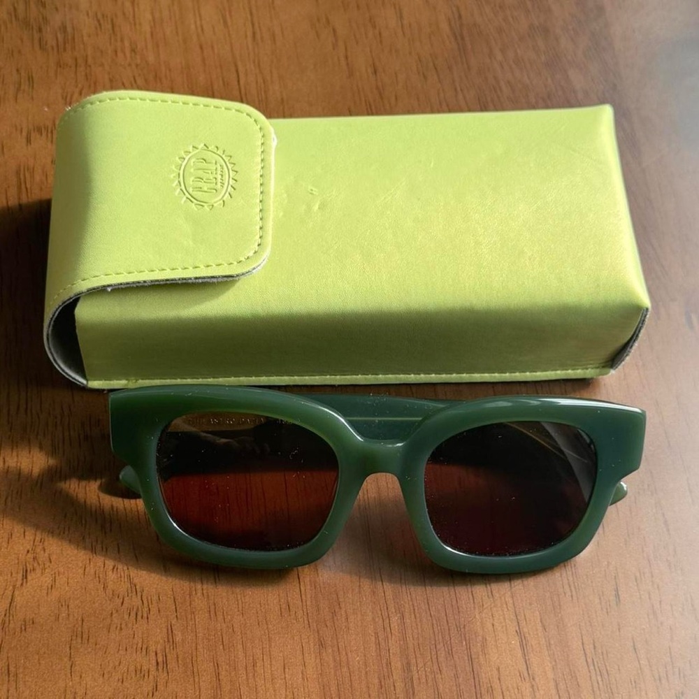green crap eyewear wayfarer sunglasses with case